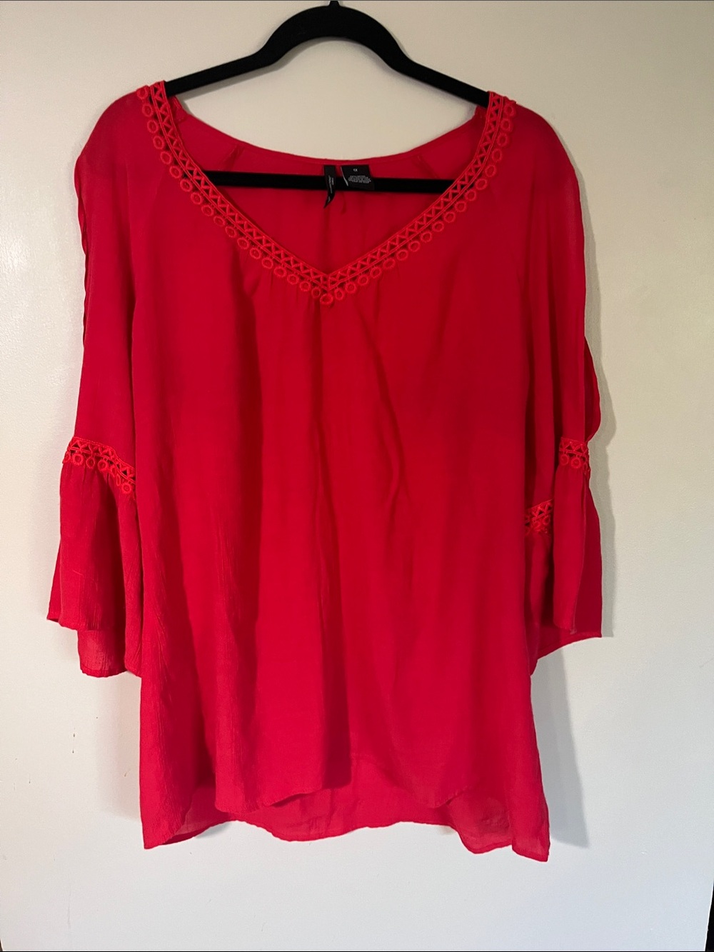 ❤️❤️❤️new directions Red V-Neck Tunic with Crochet Trim